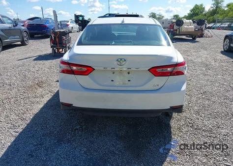 2019 Toyota Camry Le z USA, uszkodzony, nr VIN 4T1B11HK5KU263822